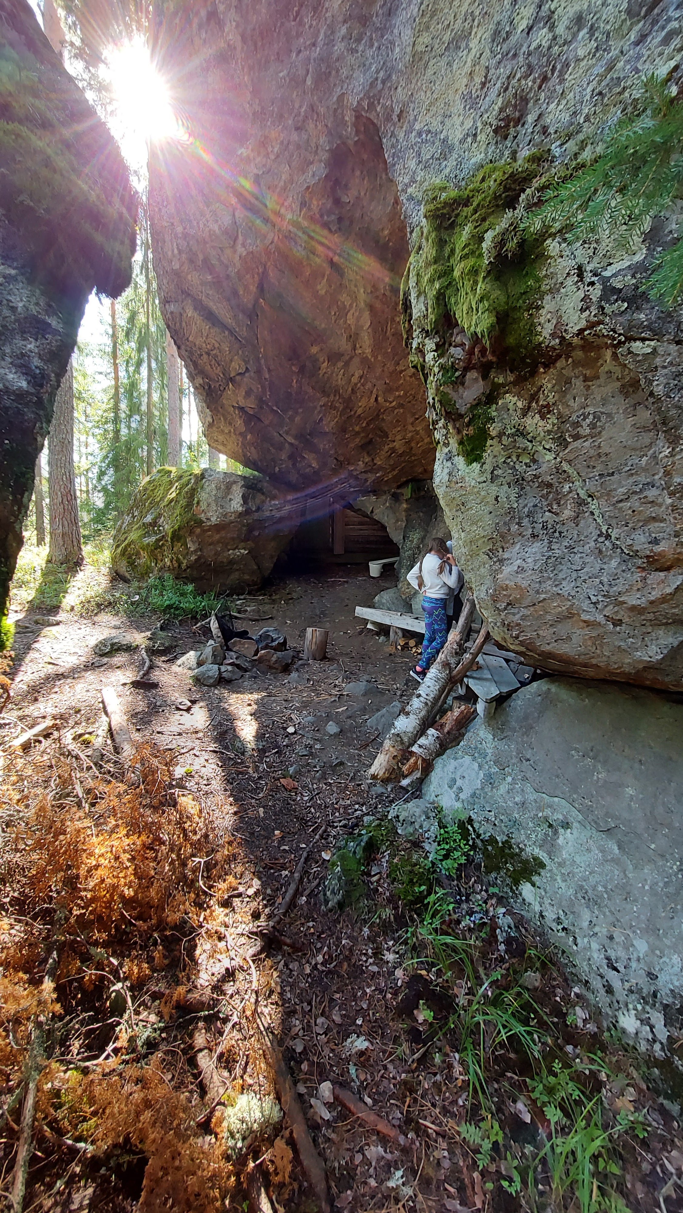 Enkelinpesä Broken Erratic (Enkelinpesän hajonnut siirtolohkare)